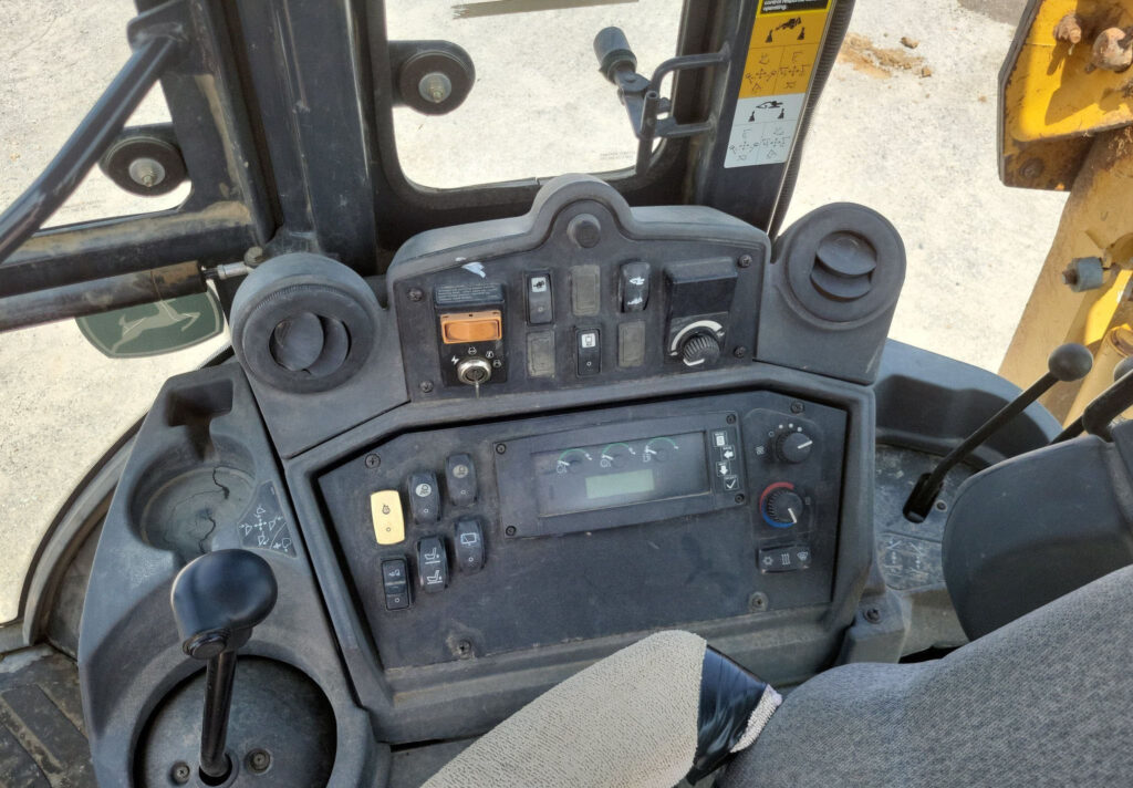 2010 John Deere 710J